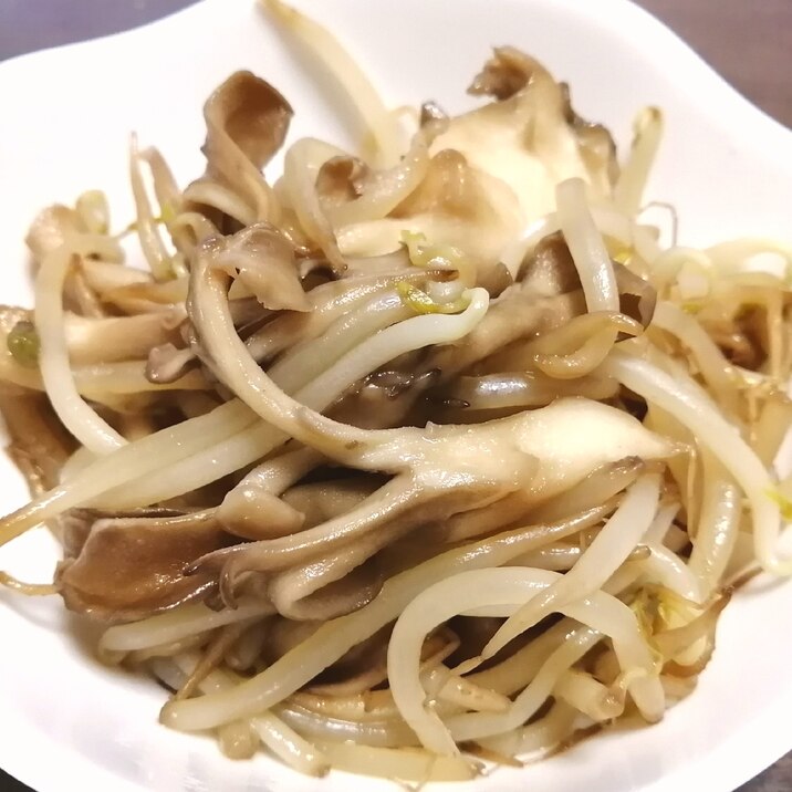 味付けは醤油とめんつゆだけ！もやしと舞茸の油炒め